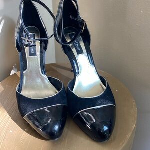 White House black market black /gold  ladies heels  size 8.5M